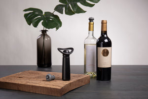 Vacu Vin Wine Saver with Stopper - Black-Goviers