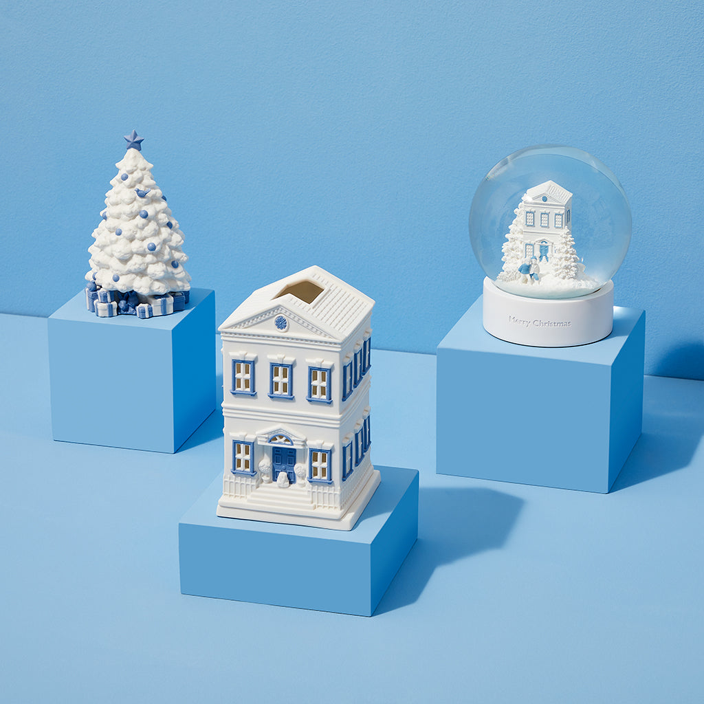 Wedgwood 2022 Christmas Snow Globe